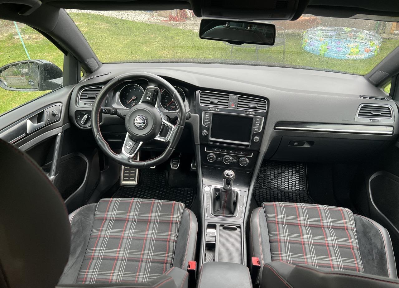 2015 Volkswagen Golf GTI Perfomance, čierna hatchback, 156 000 km