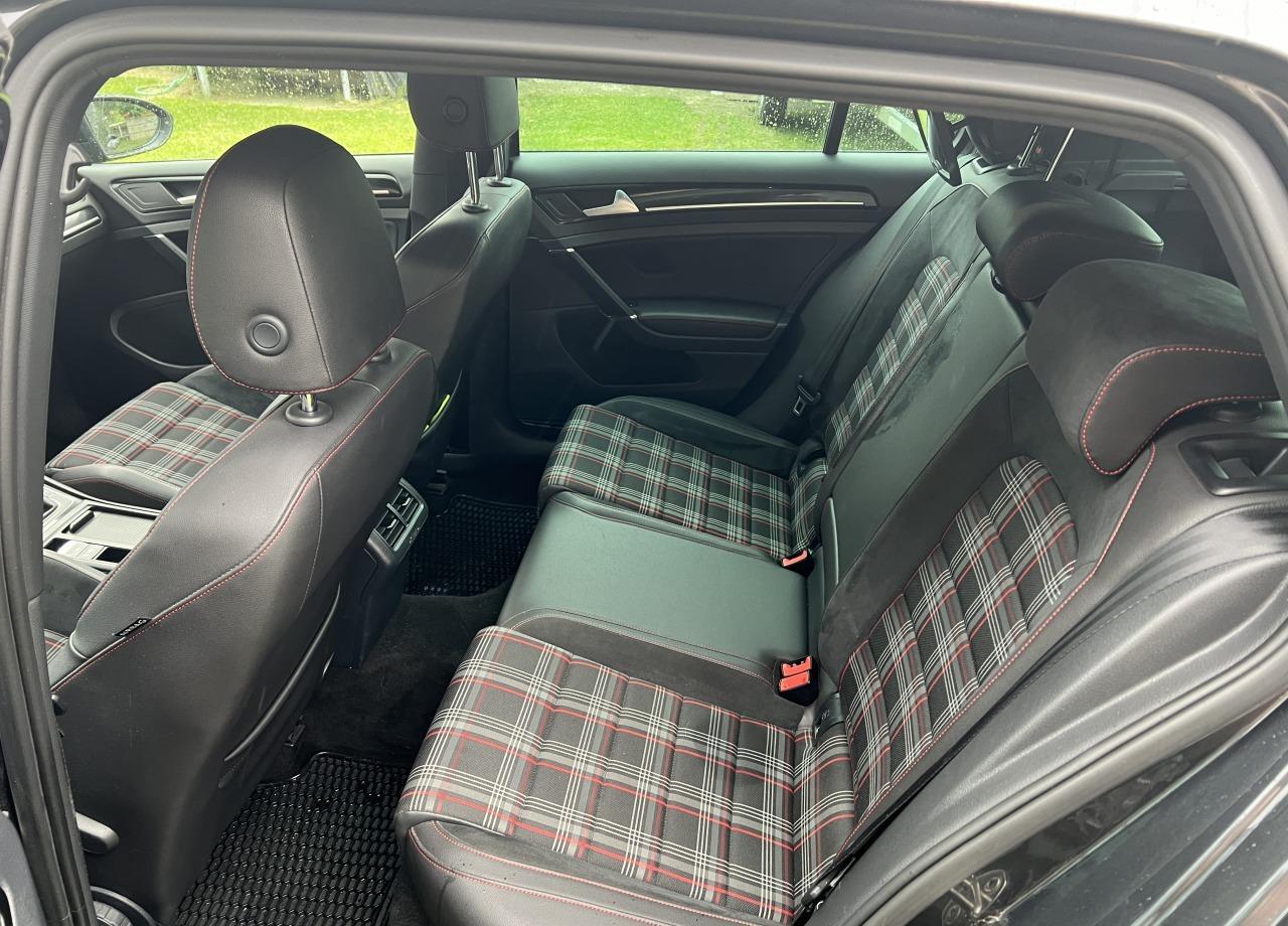 2015 Volkswagen Golf GTI Perfomance, čierna hatchback, 156 000 km