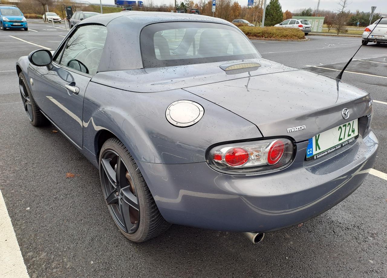 2007 Mazda MX-5 (NC), sivá kabriolet, 213 200 km