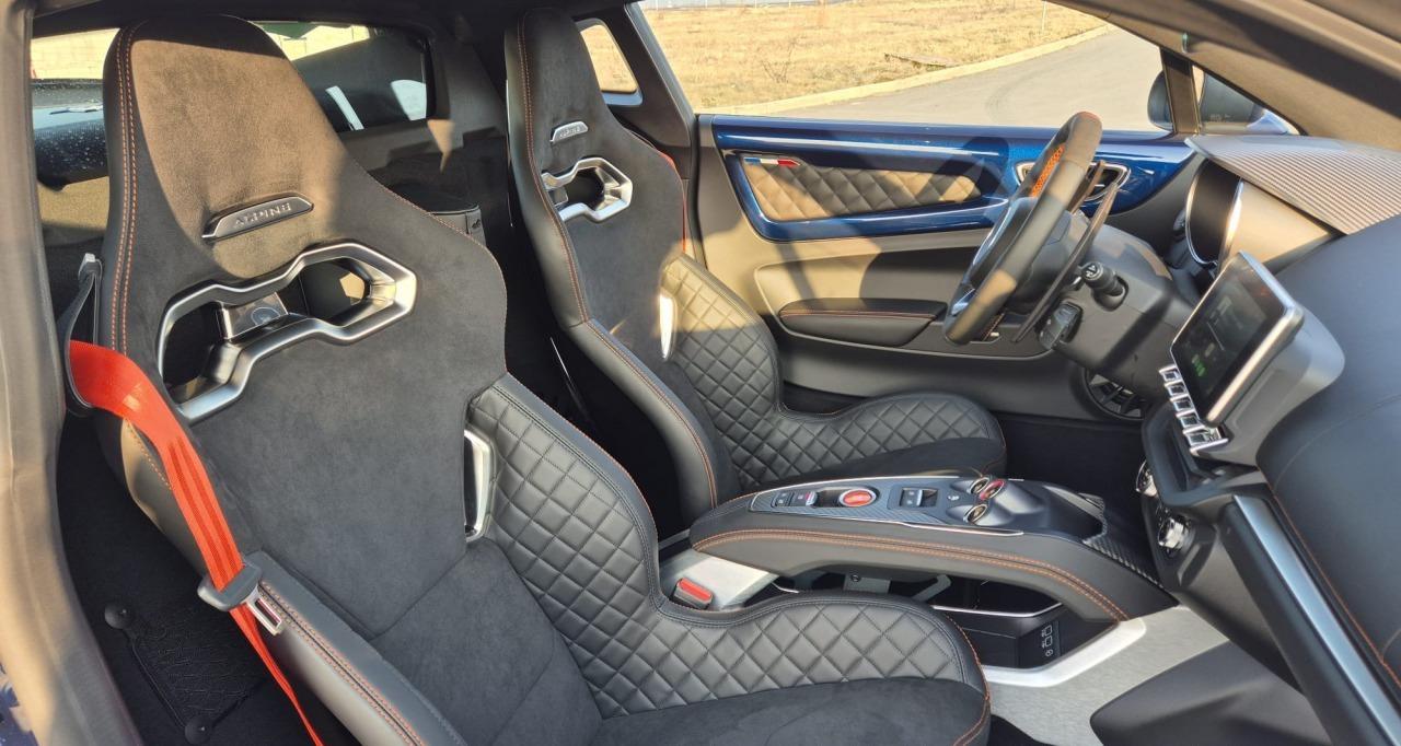 2025 Alpine A110 GTS, tmavomodrá kupé, 6 000 km