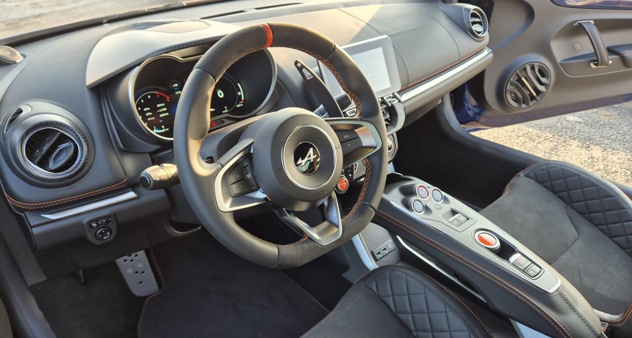 2025 Alpine A110 GTS, tmavomodrá kupé, 6 000 km