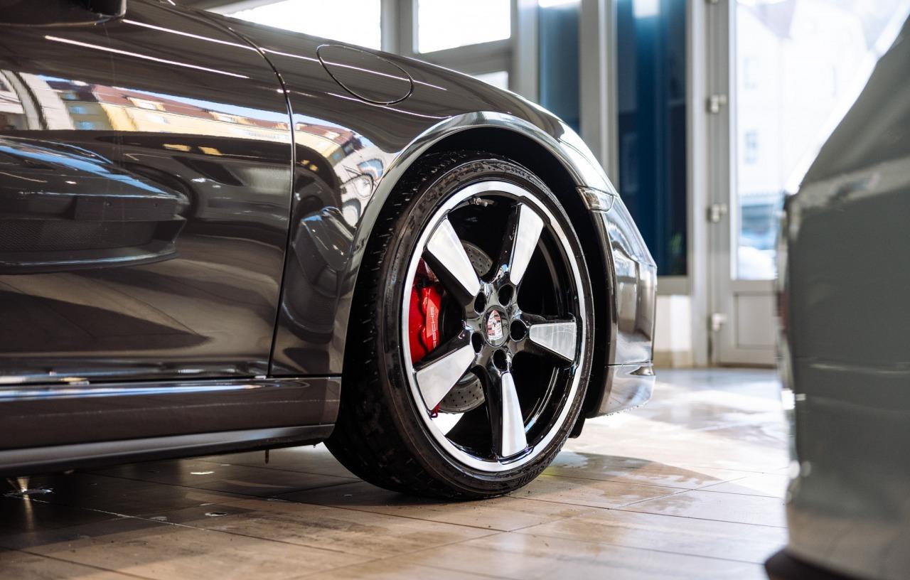 2014 Porsche 991 Carrera 4S 50th Anniv., sivá kupé, 83 820 km