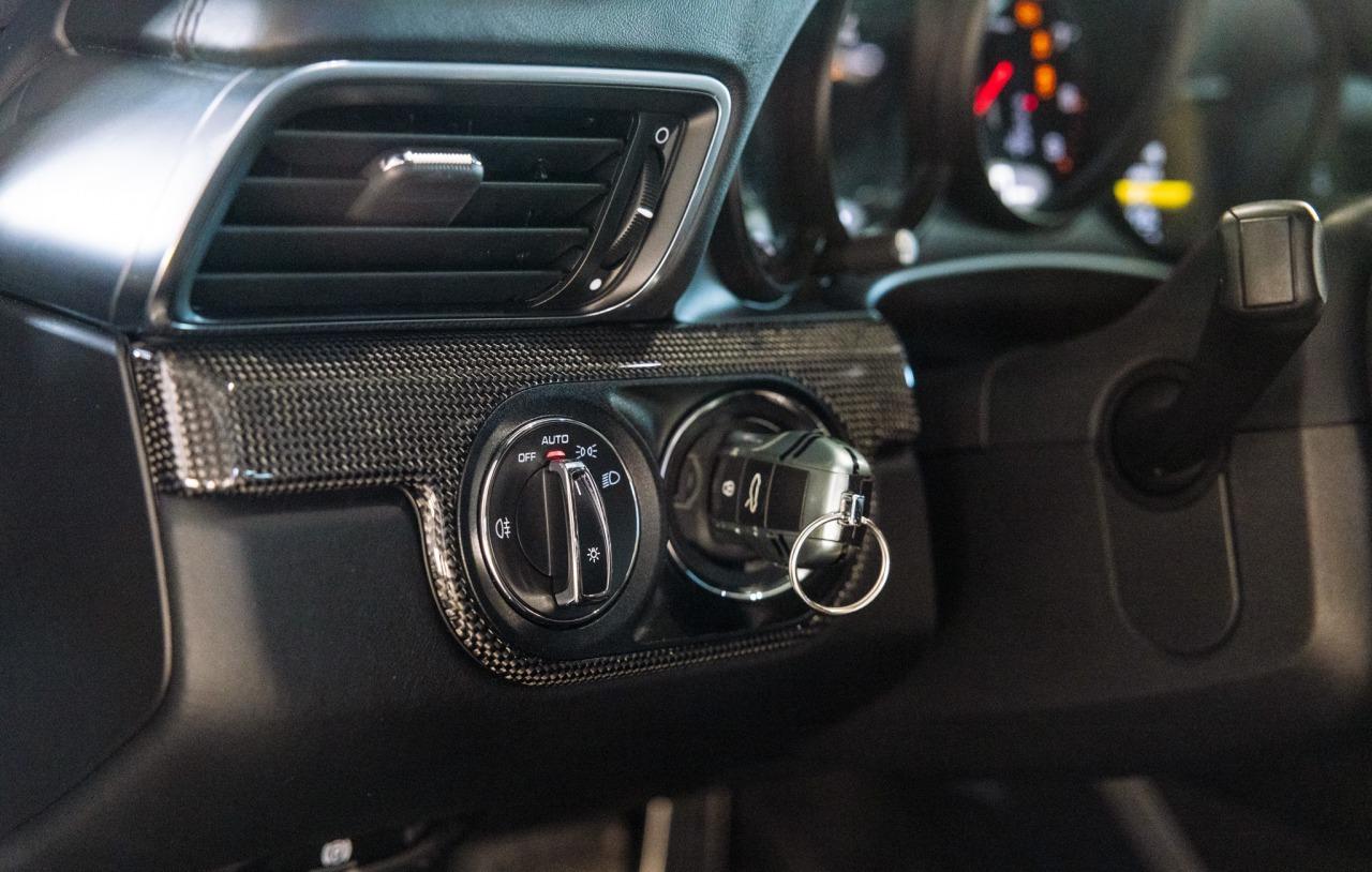 2014 Porsche 991 Carrera 4S 50th Anniv., sivá kupé, 83 820 km