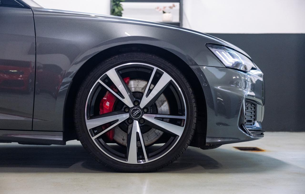 2022 AUDI S6, sivá kombi, 45 300 km