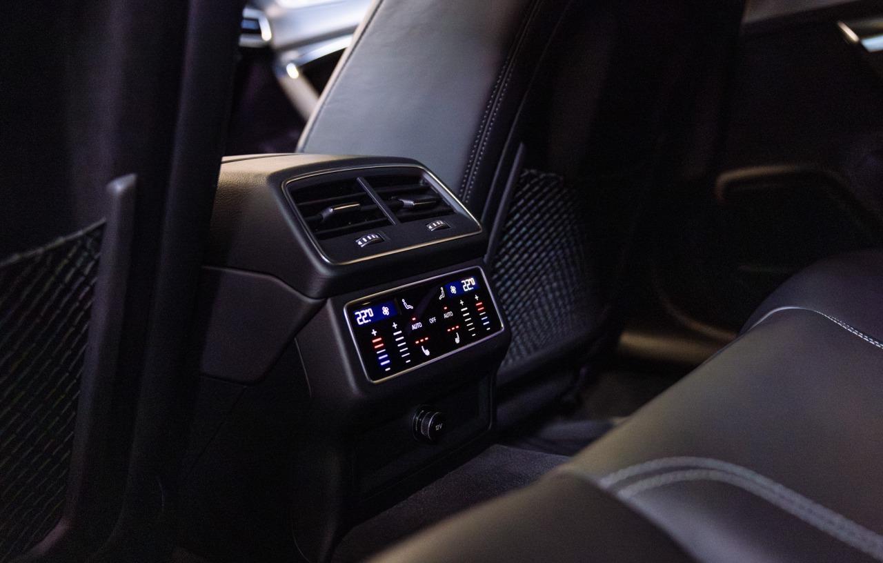 2022 AUDI S6, sivá kombi, 45 300 km