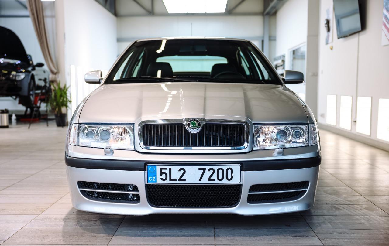 2002 Skoda Octavia RS, strieborná sedan, 192 200 km
