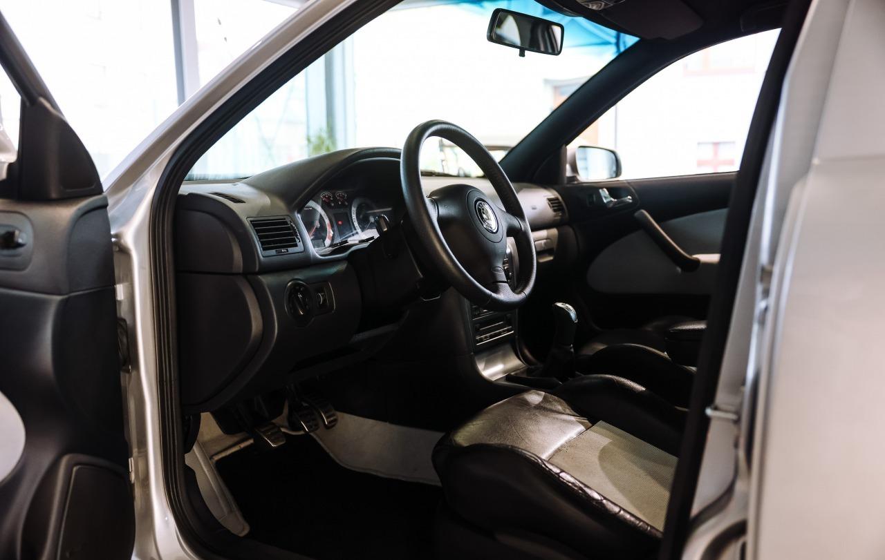 2002 Skoda Octavia RS, strieborná sedan, 192 200 km