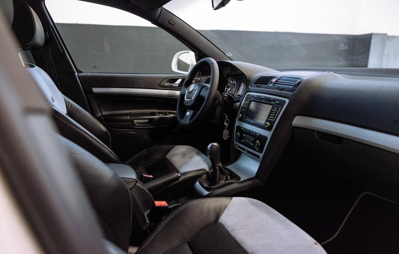 2009 Skoda Octavia RS, biela kombi, 129 910 km