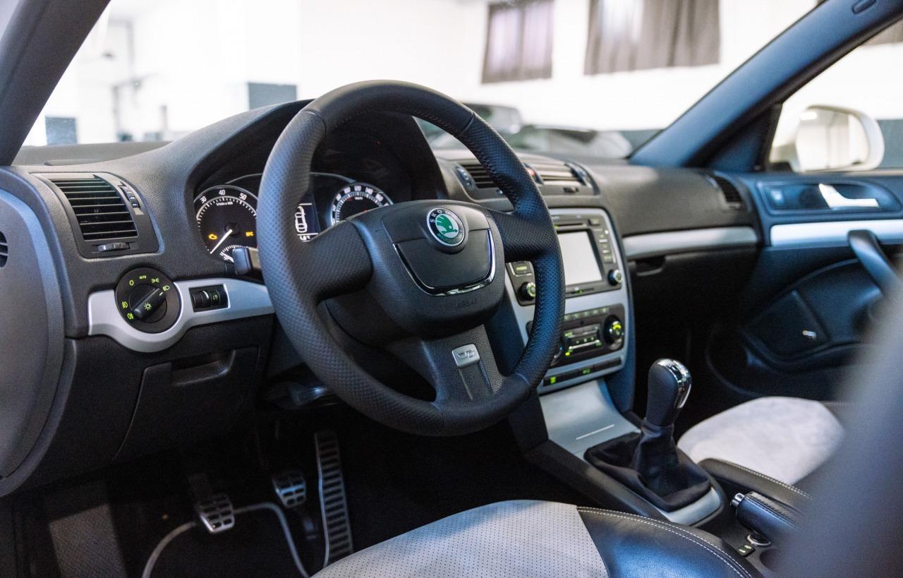 2009 Skoda Octavia RS, biela kombi, 129 910 km