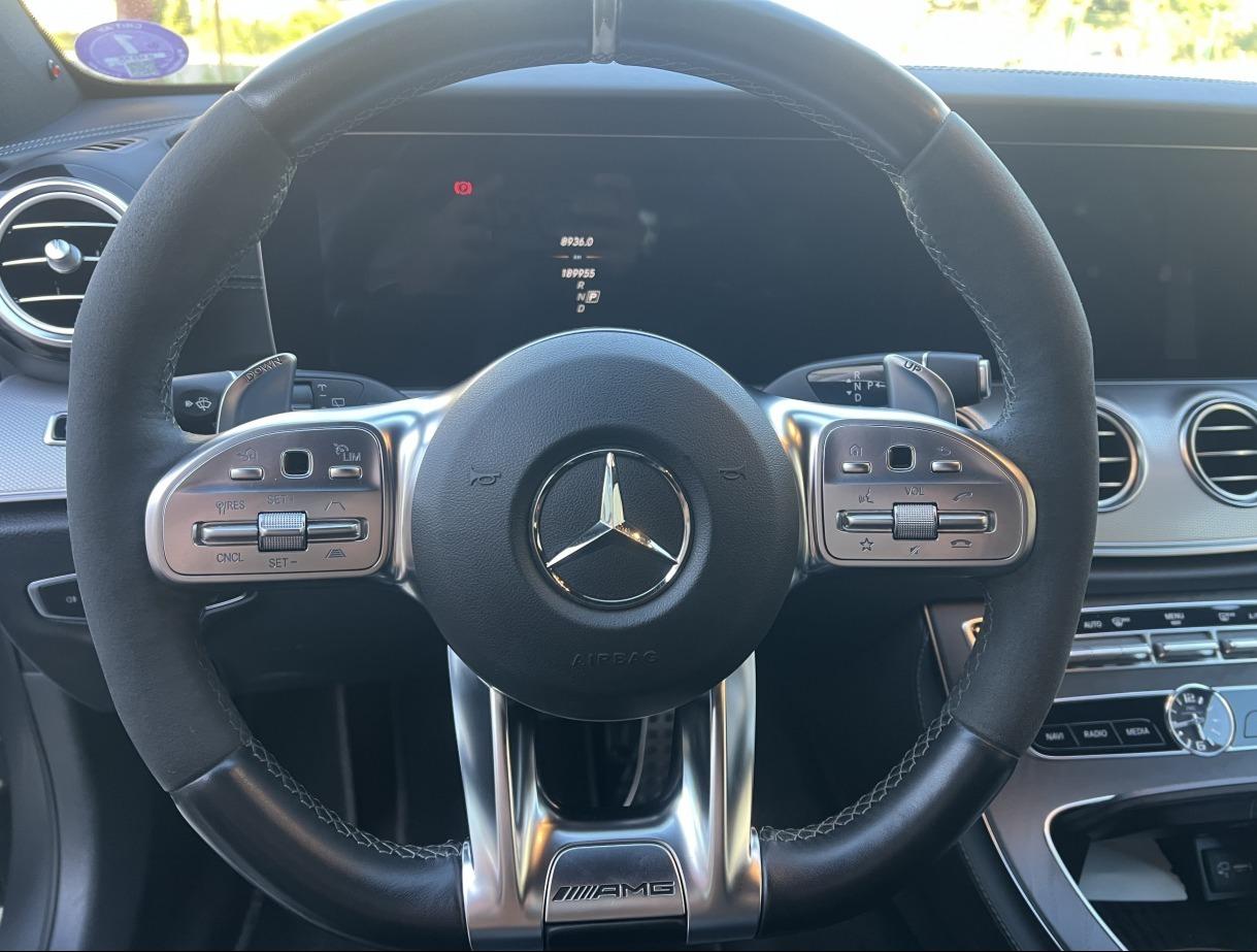 2019 Mercedes-Benz E 63 AMG S, sivá kombi, 189 900 km