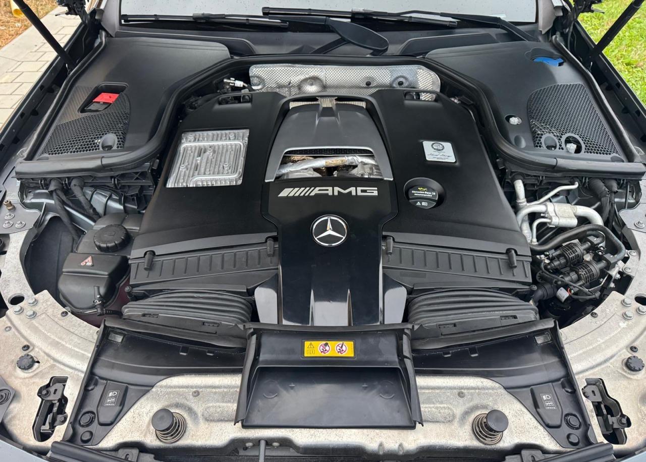 2019 Mercedes-Benz E 63 AMG S, sivá kombi, 189 900 km