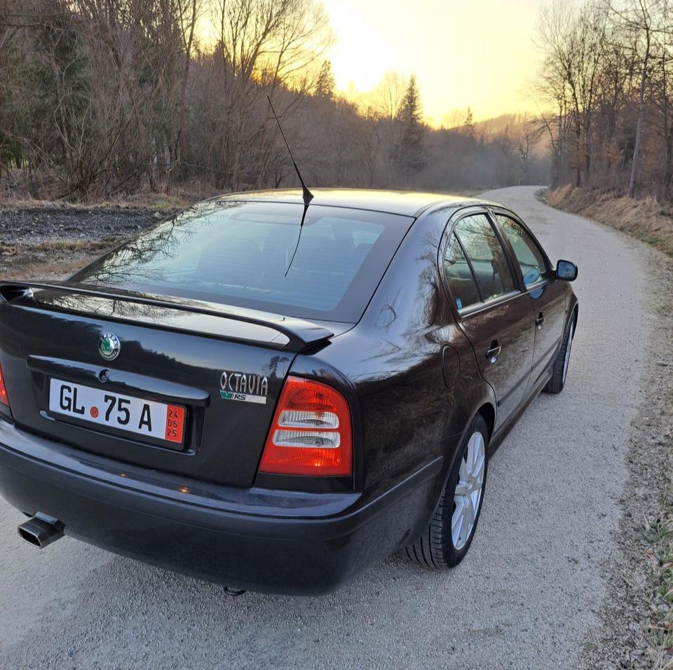 2002 Skoda Octavia RS, čierna sedan, 78 000 km