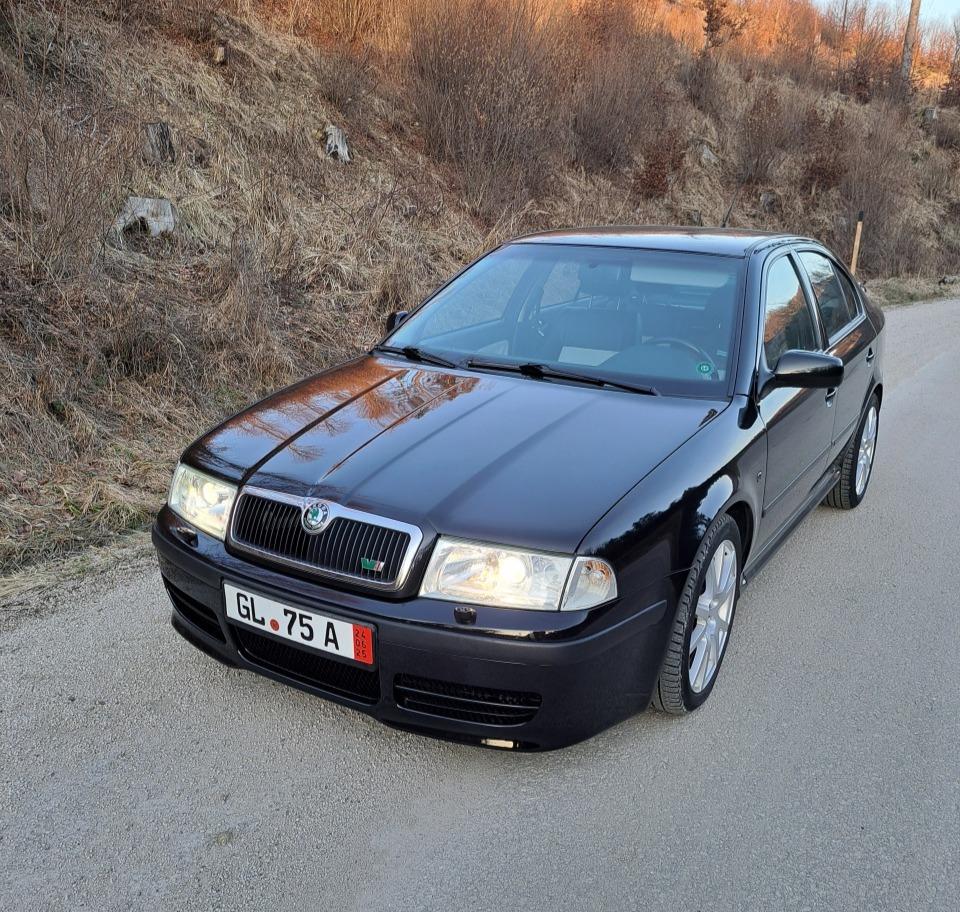 2002 Skoda Octavia RS, čierna sedan, 78 000 km