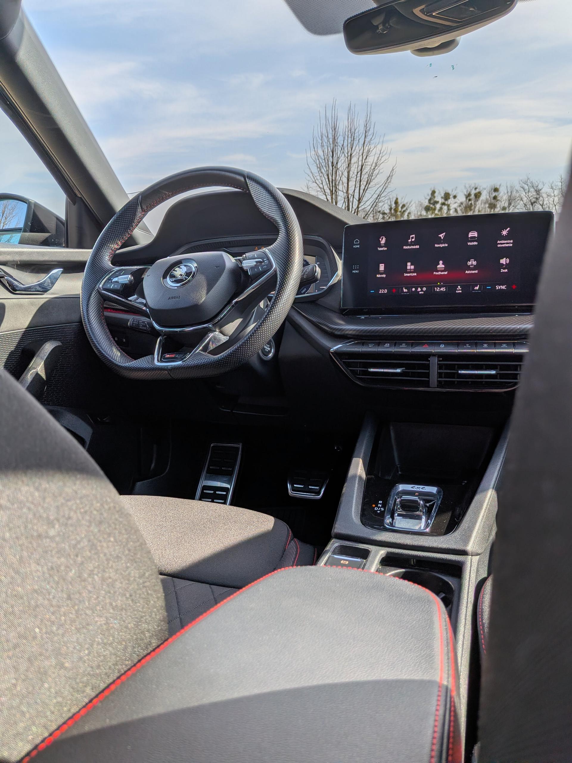 2024 Skoda Octavia RS RS 2.0TDI, 4x4, čierna kombi, 71 000 km