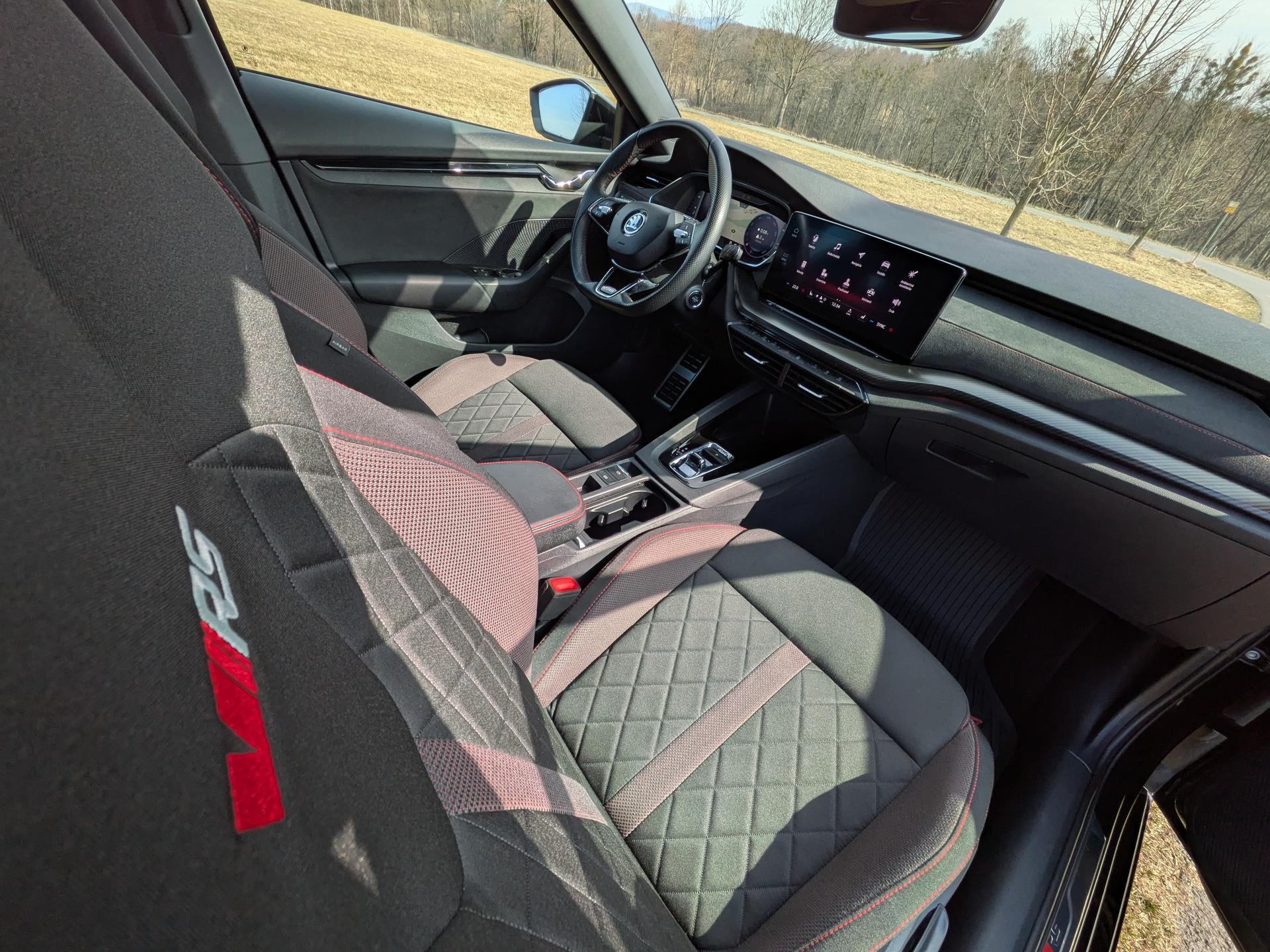 2024 Skoda Octavia RS RS 2.0TDI, 4x4, čierna kombi, 71 000 km