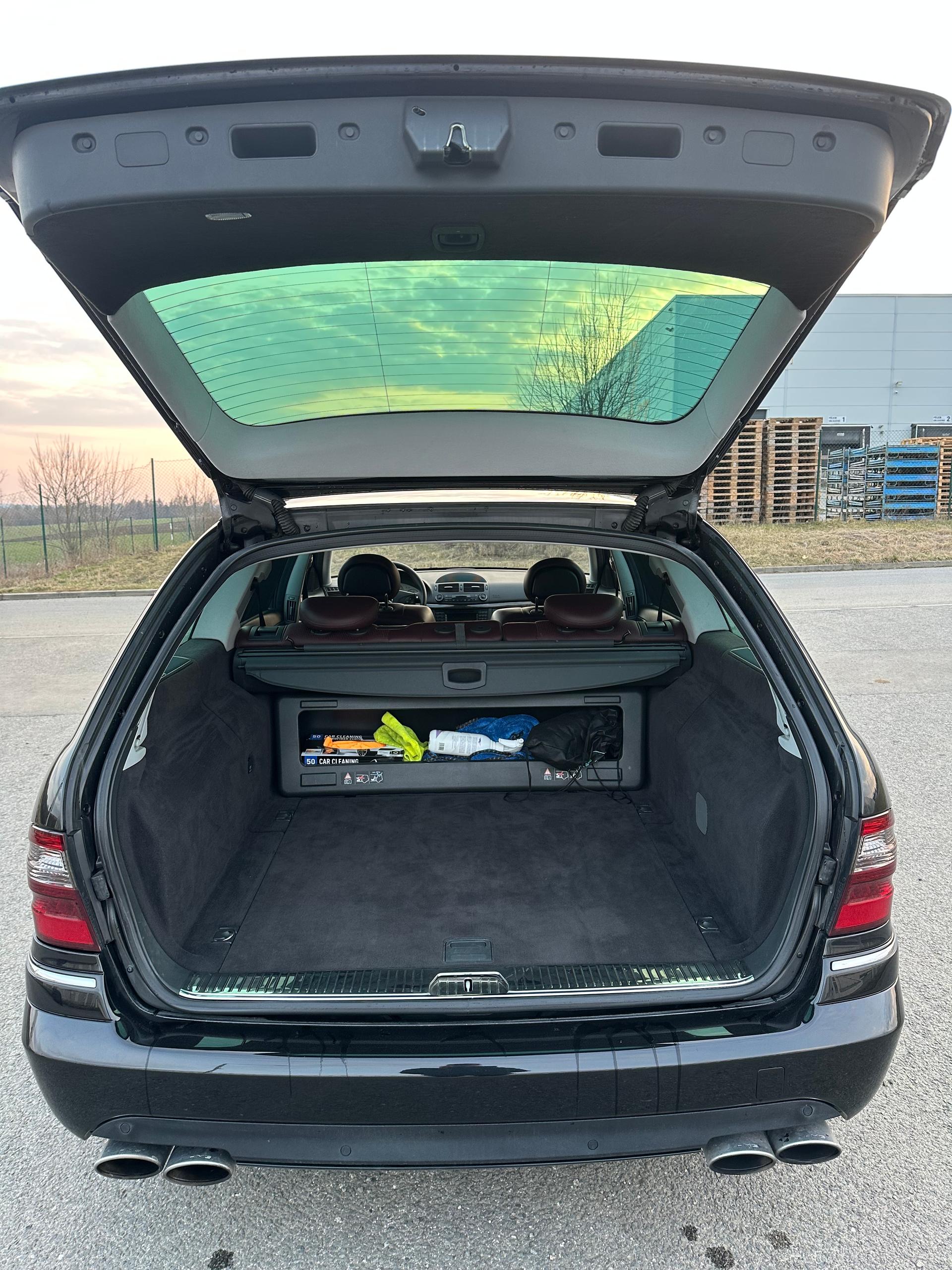 2003 Mercedes-Benz E 55 AMG, čierna kombi, 230 000 km