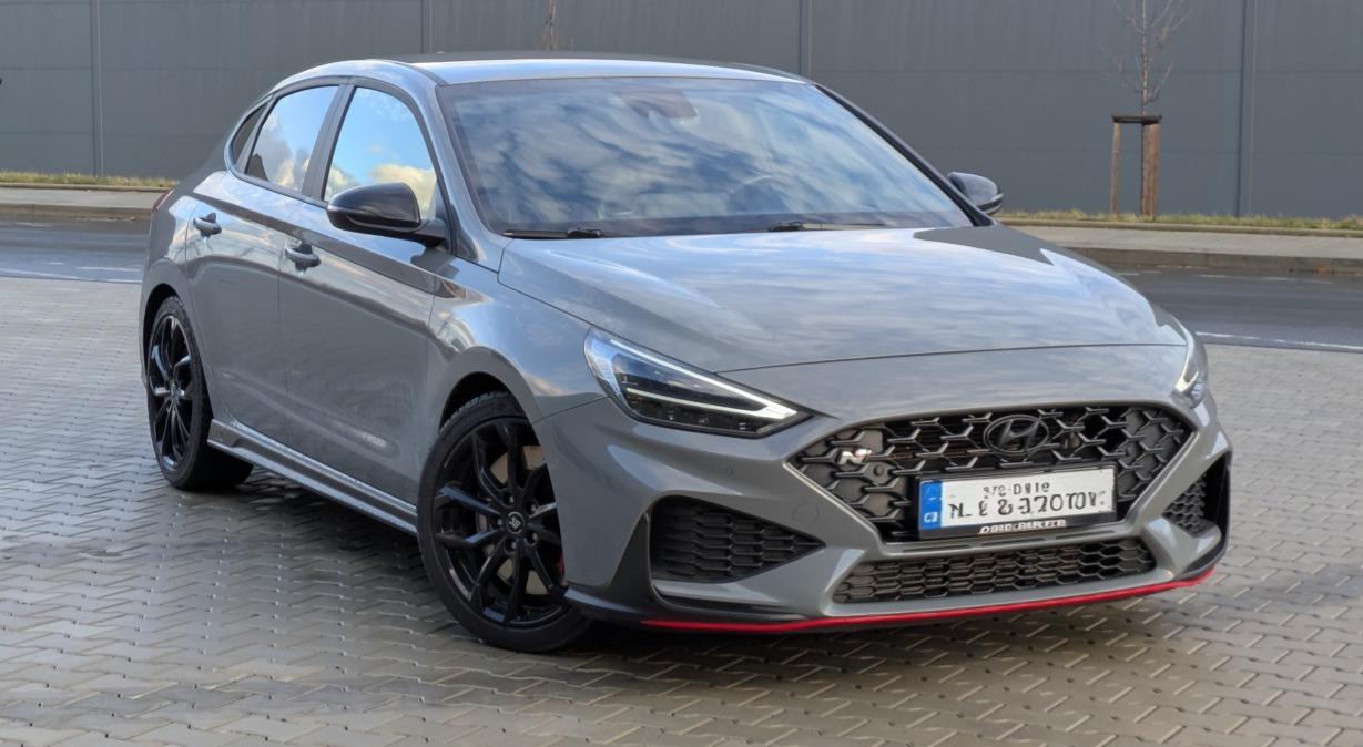 2023 Hyundai i30 N, sivá hatchback, 50 220 km