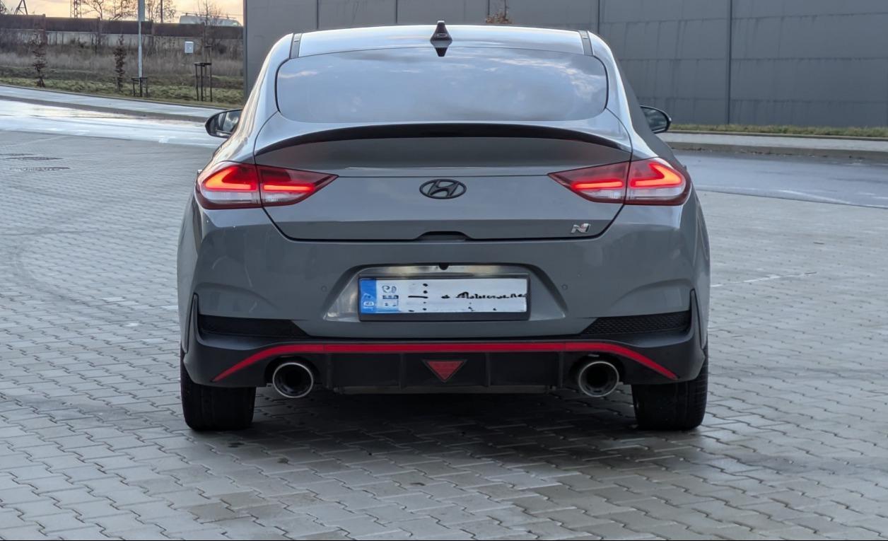 2023 Hyundai i30 N, sivá hatchback, 50 220 km