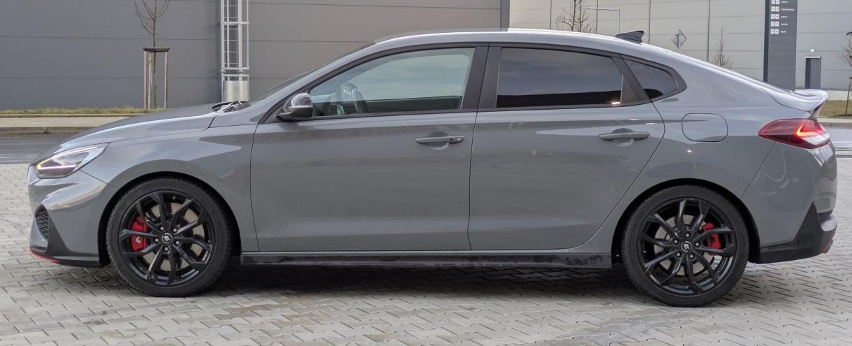 2023 Hyundai i30 N, sivá hatchback, 50 220 km