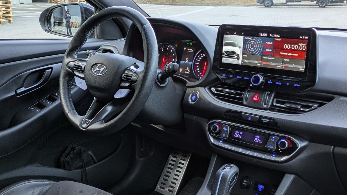 2023 Hyundai i30 N, sivá hatchback, 50 220 km