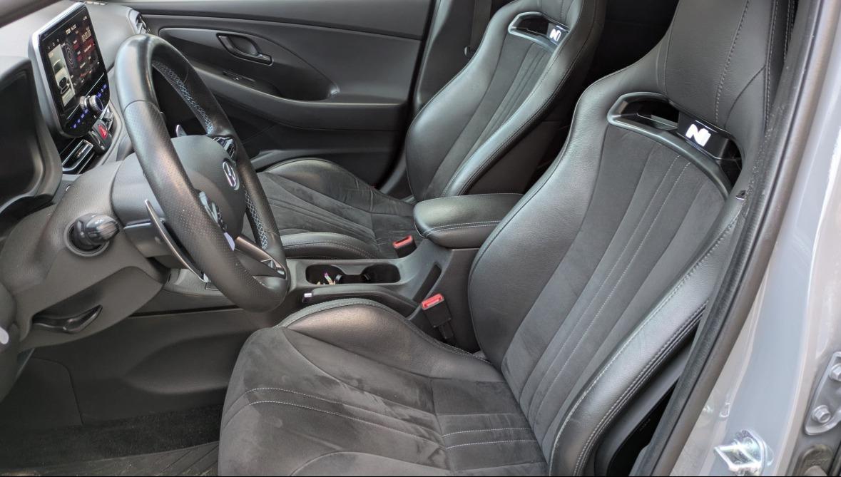 2023 Hyundai i30 N, sivá hatchback, 50 220 km