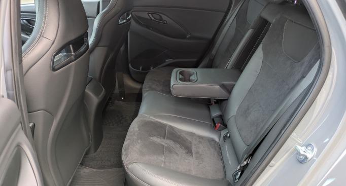 2023 Hyundai i30 N, sivá hatchback, 50 220 km