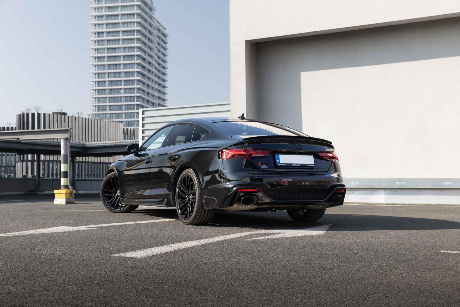 2022 AUDI RS5 Sportback, čierna hatchback, 47 900 km