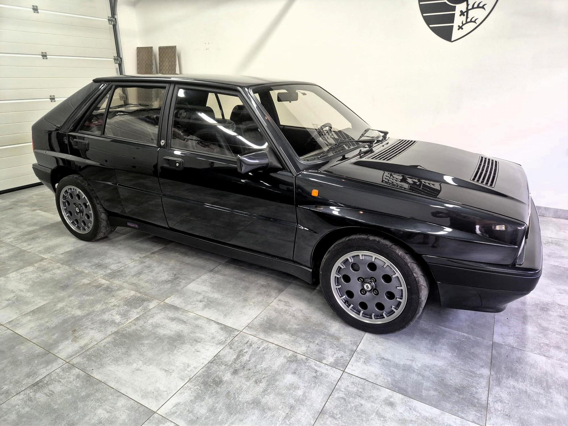 1991 Lancia Delta HF Integrale, čierna hatchback, 83 000 km