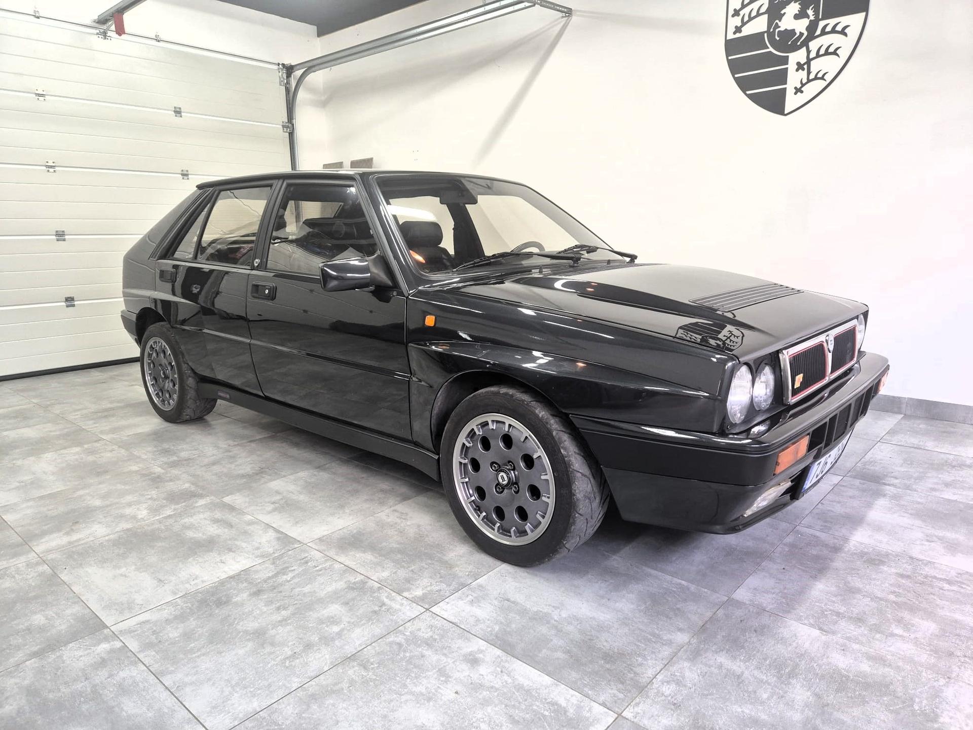 1991 Lancia Delta HF Integrale, čierna hatchback, 83 000 km