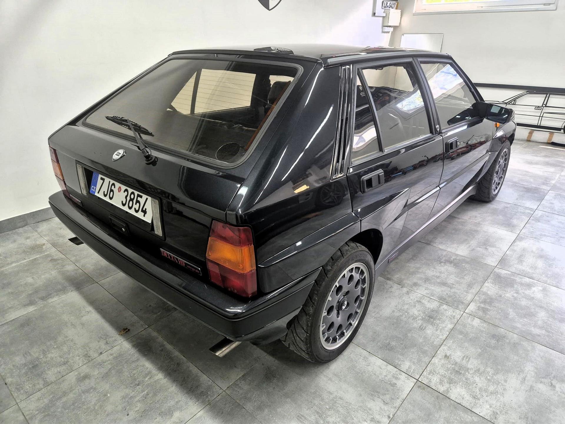 1991 Lancia Delta HF Integrale, čierna hatchback, 83 000 km