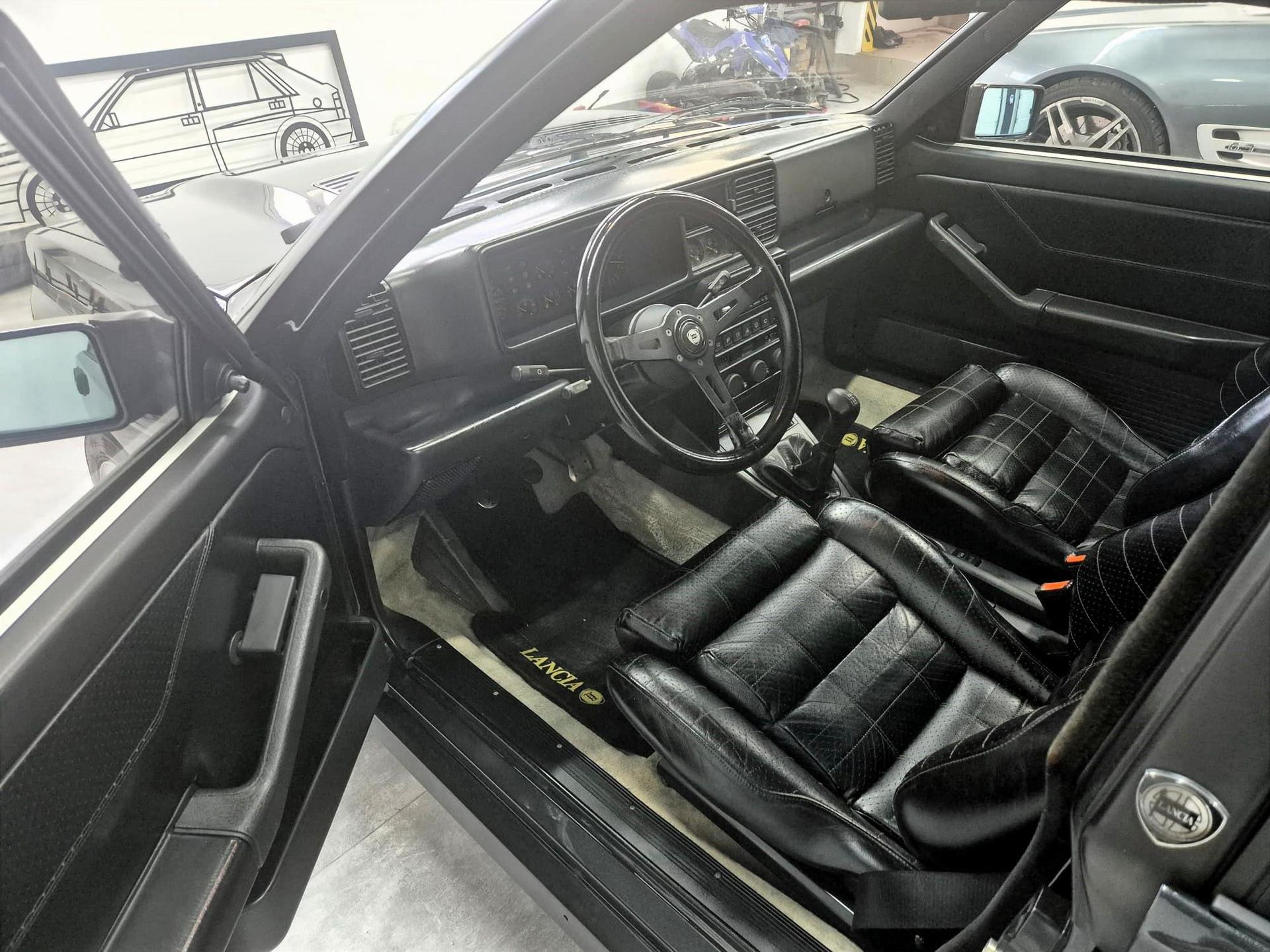 1991 Lancia Delta HF Integrale, čierna hatchback, 83 000 km