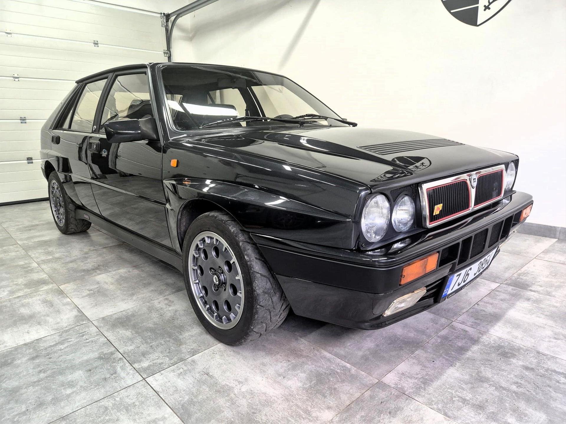 1991 Lancia Delta HF Integrale, čierna hatchback, 83 000 km