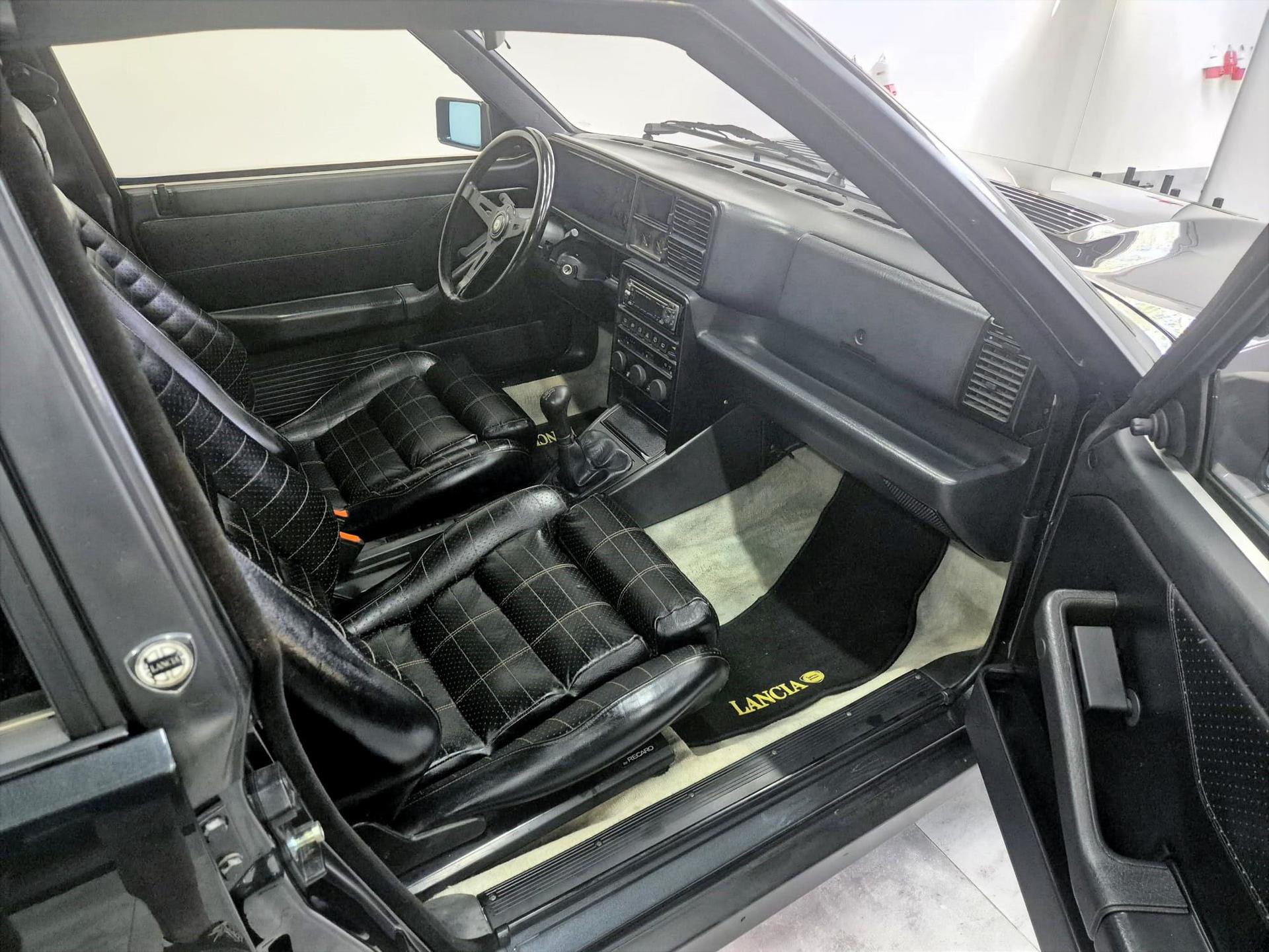 1991 Lancia Delta HF Integrale, čierna hatchback, 83 000 km