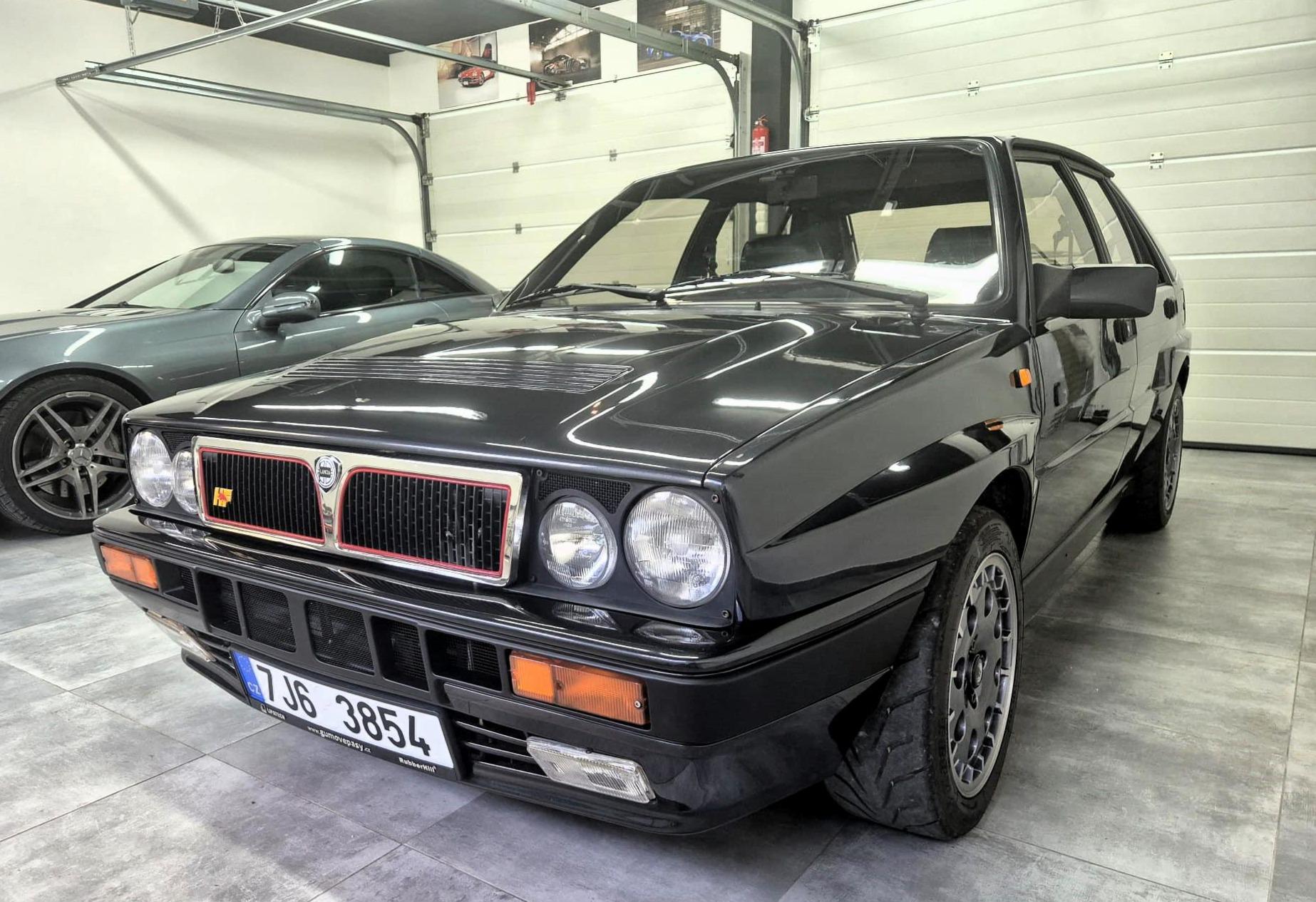 1991 Lancia Delta HF Integrale, čierna hatchback, 83 000 km