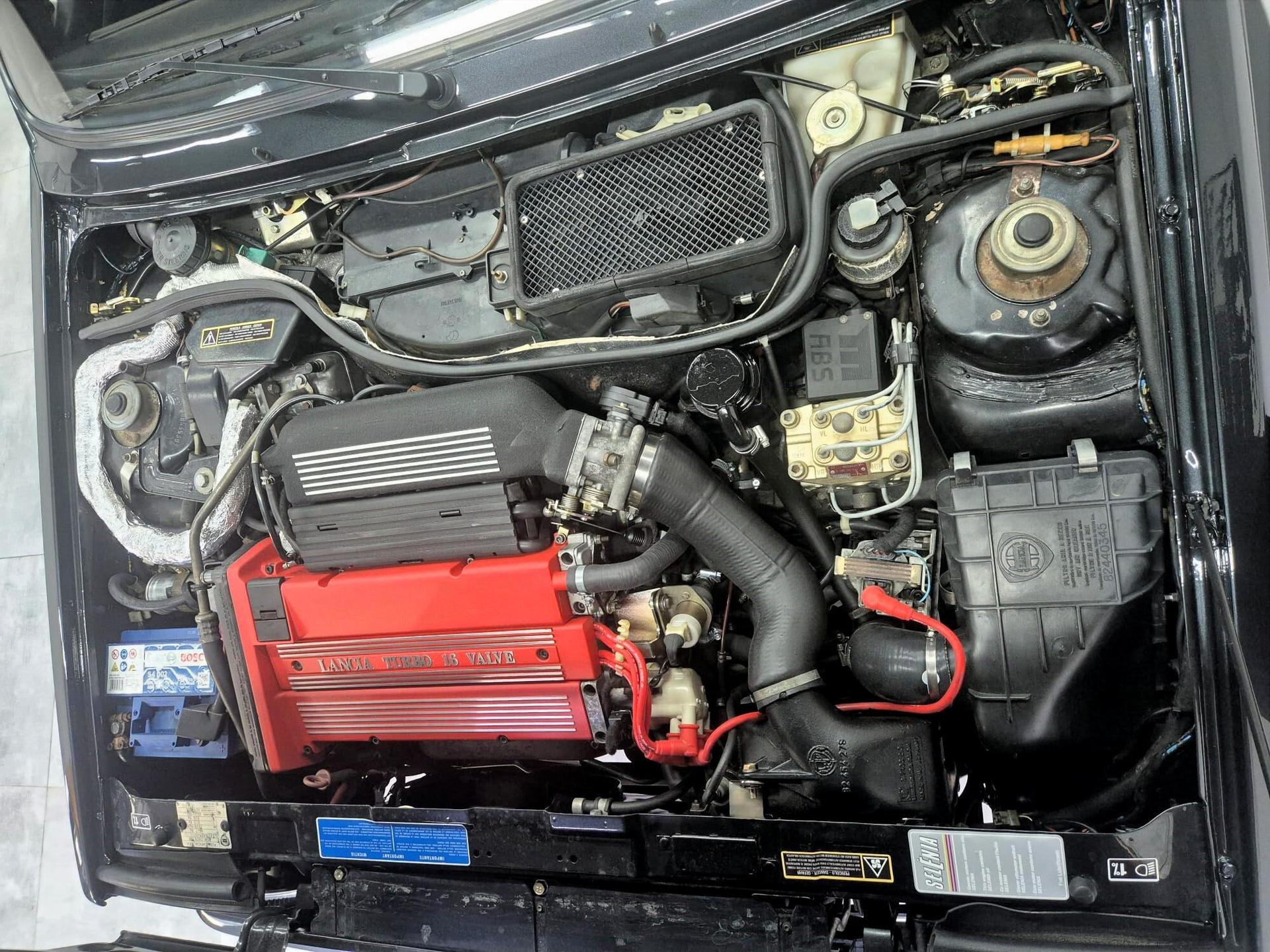 1991 Lancia Delta HF Integrale, čierna hatchback, 83 000 km