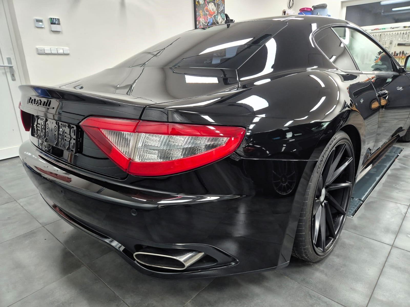 2010 Maserati GranTurismo S, čierna kupé, 44 000 km