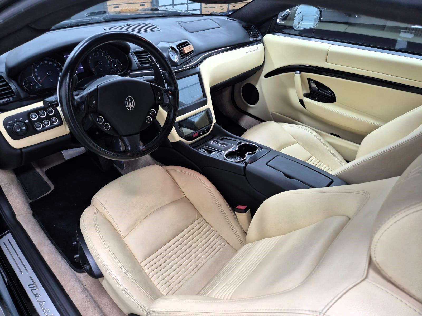 2010 Maserati GranTurismo S, čierna kupé, 44 000 km