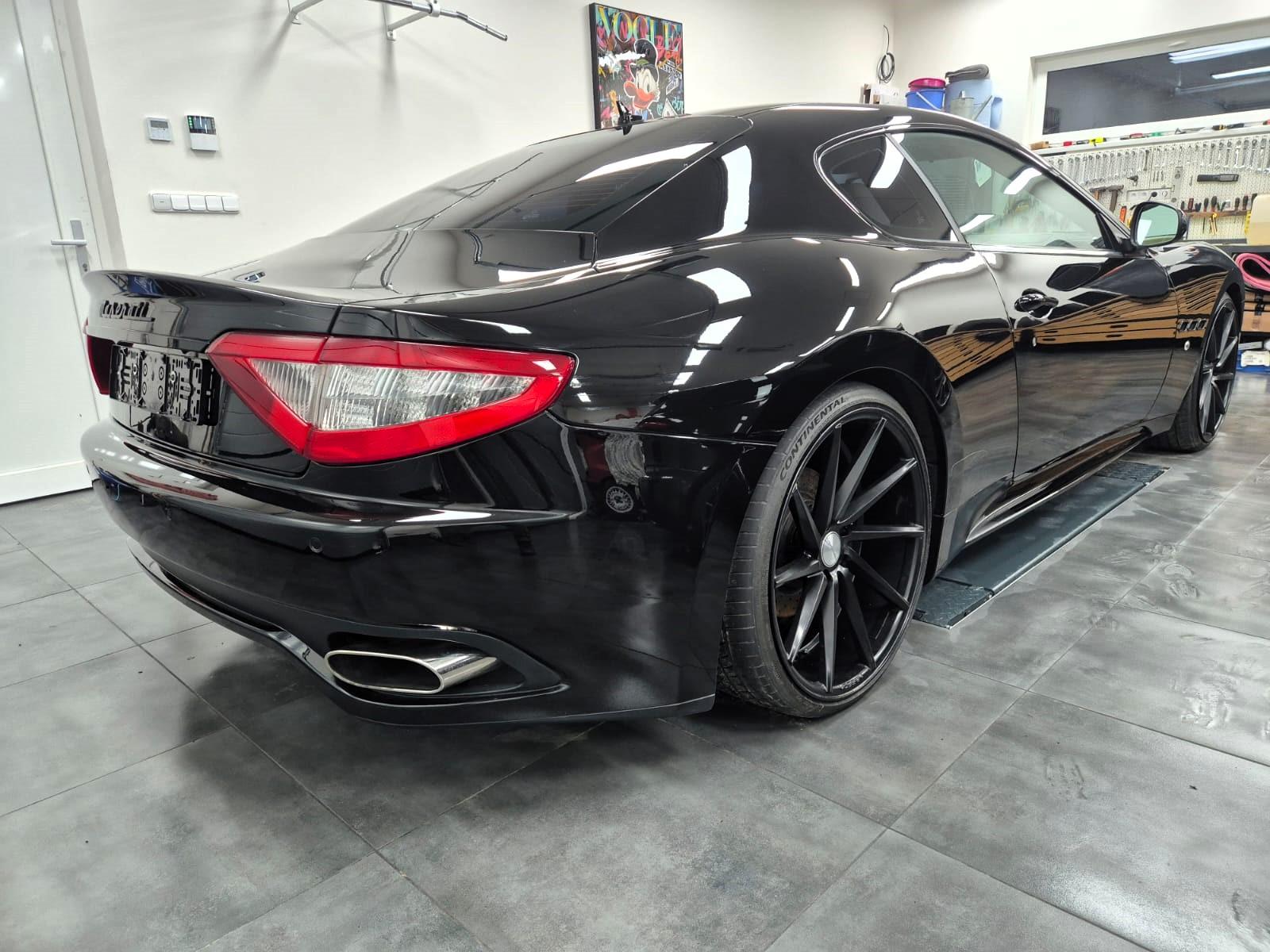 2010 Maserati GranTurismo S, čierna kupé, 44 000 km