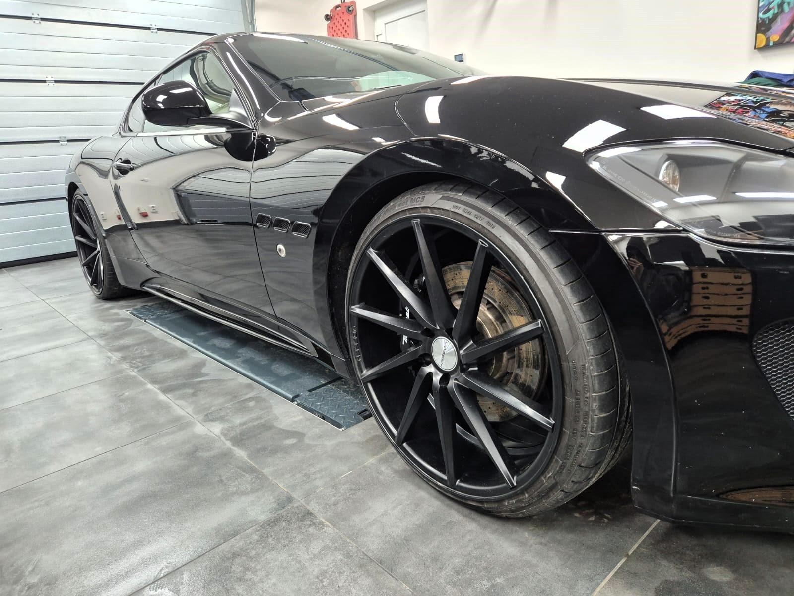 2010 Maserati GranTurismo S, čierna kupé, 44 000 km