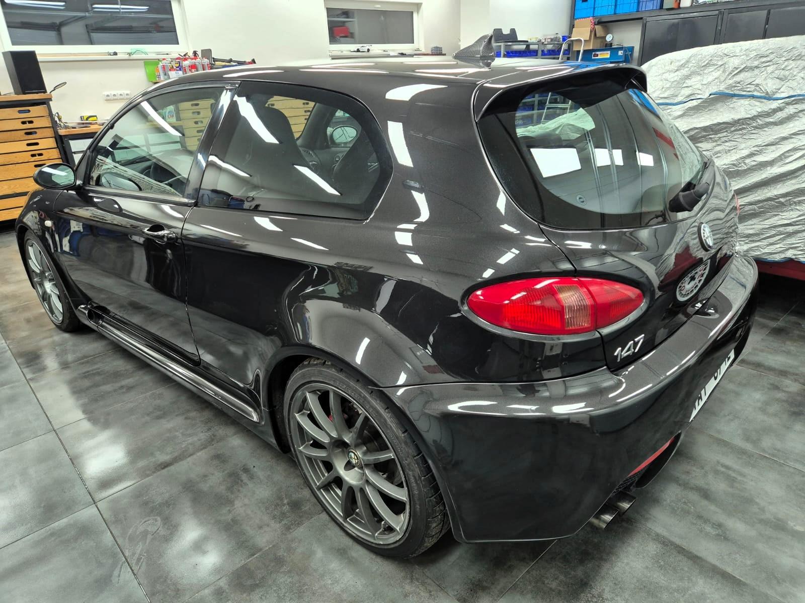 2003 Alfa Romeo 147GTA, čierna hatchback, 111 000 km