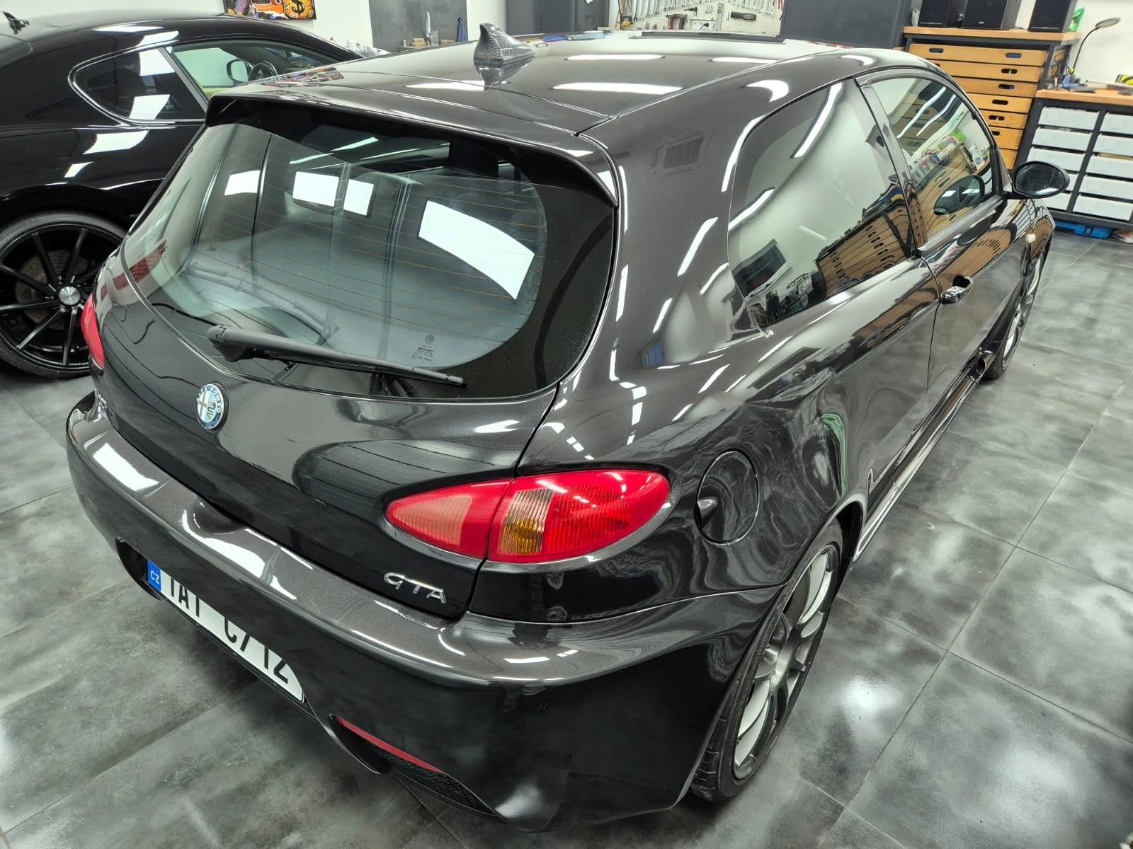 2003 Alfa Romeo 147GTA, čierna hatchback, 111 000 km