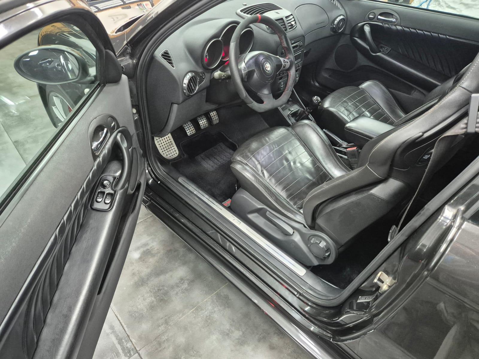 2003 Alfa Romeo 147GTA, čierna hatchback, 111 000 km