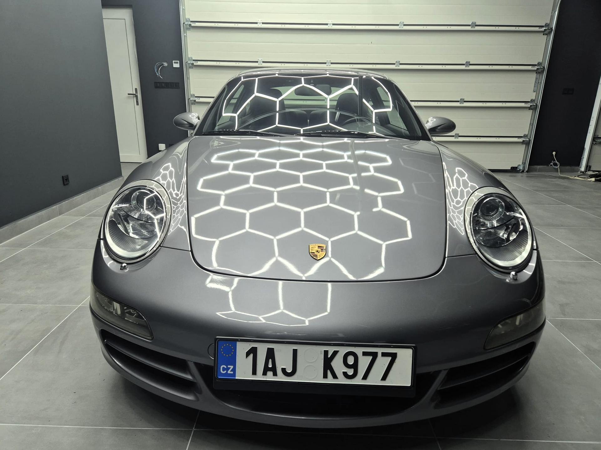 2005 Porsche 997 Carrera S, strieborná kupé, 42 000 km