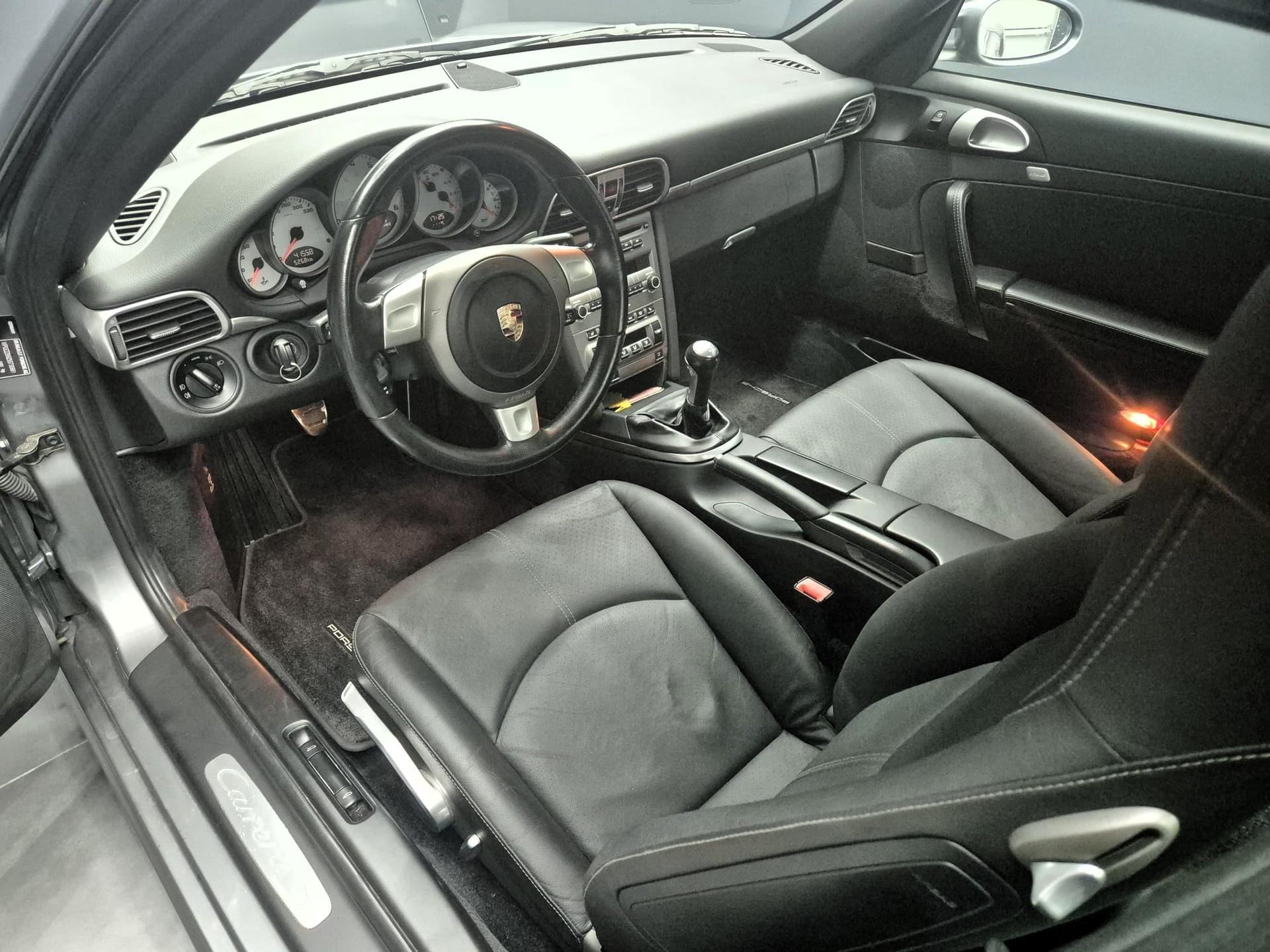 2005 Porsche 997 Carrera S, strieborná kupé, 42 000 km