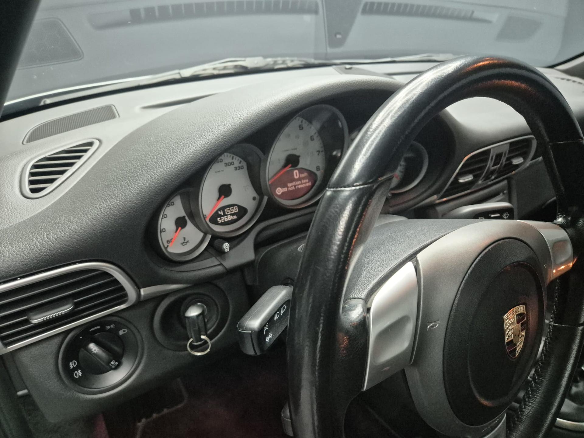 2005 Porsche 997 Carrera S, strieborná kupé, 42 000 km