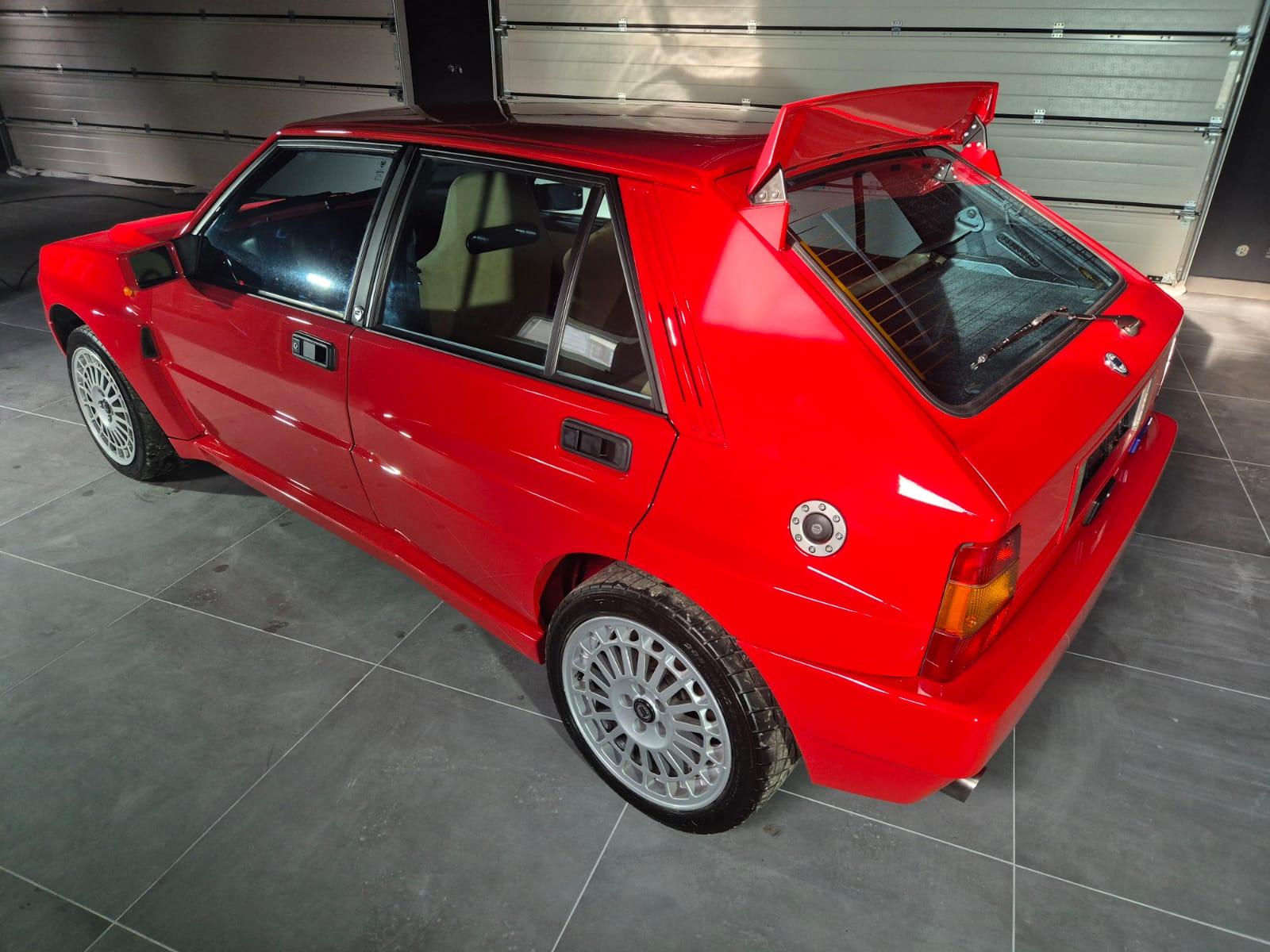 1994 Lancia Delta HF Integrale EVO 2, červená hatchback, 129 000 km