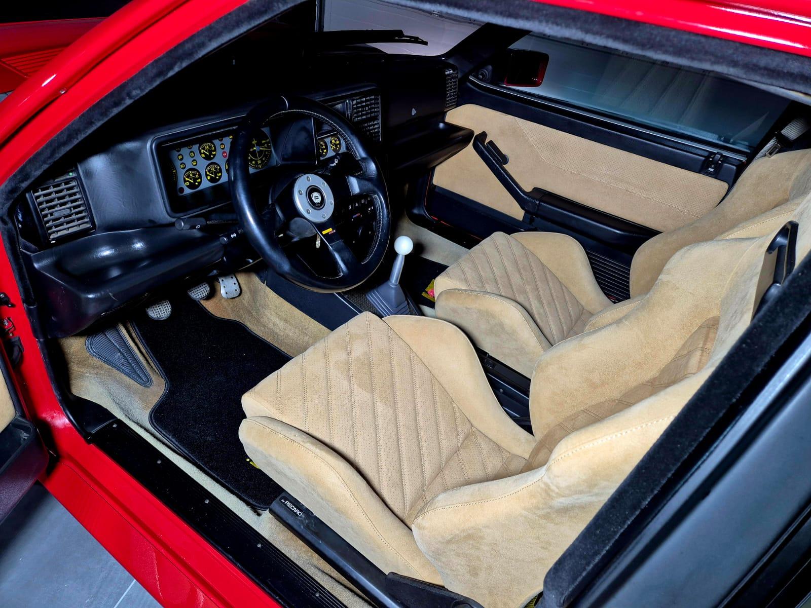 1994 Lancia Delta HF Integrale EVO 2, červená hatchback, 129 000 km