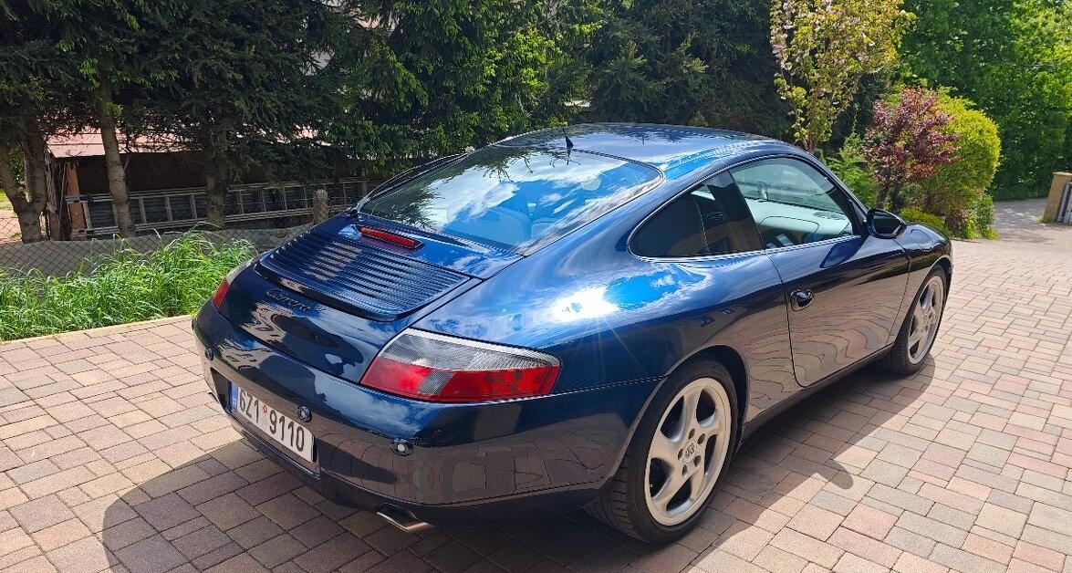 1998 Porsche 996 Carrera / 4, tmavomodrá kupé, 149 000 km