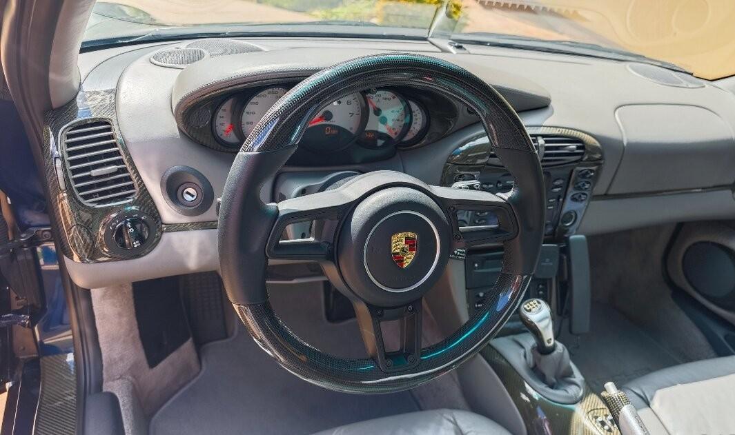 1998 Porsche 996 Carrera / 4, tmavomodrá kupé, 149 000 km