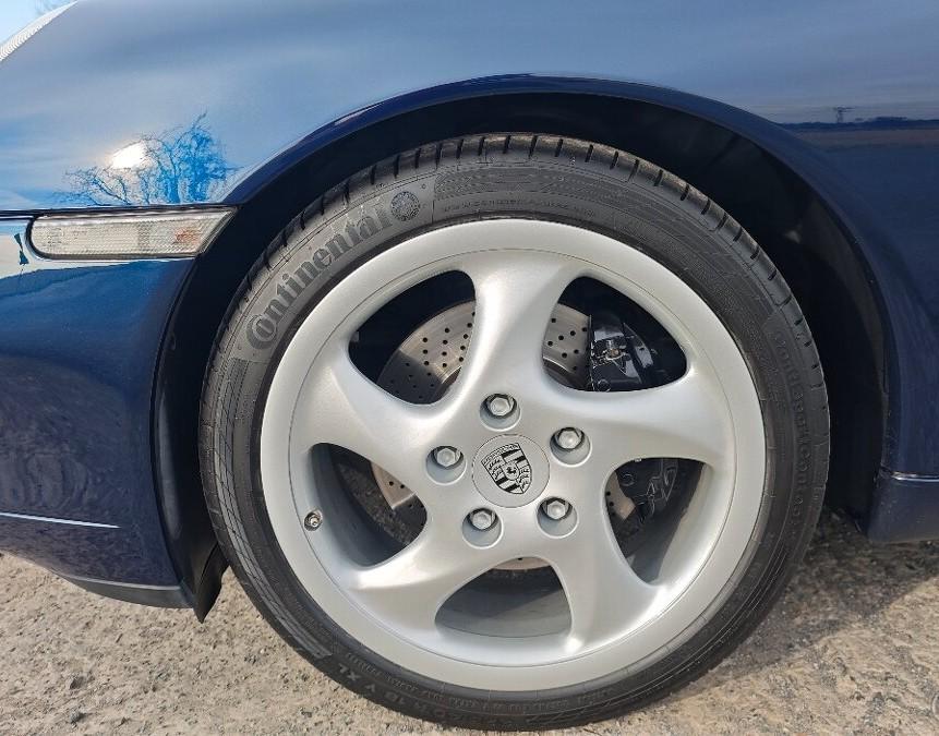 1998 Porsche 996 Carrera / 4, tmavomodrá kupé, 149 000 km